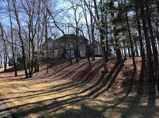28 Southgate Dr, Annandale, NJ 08801