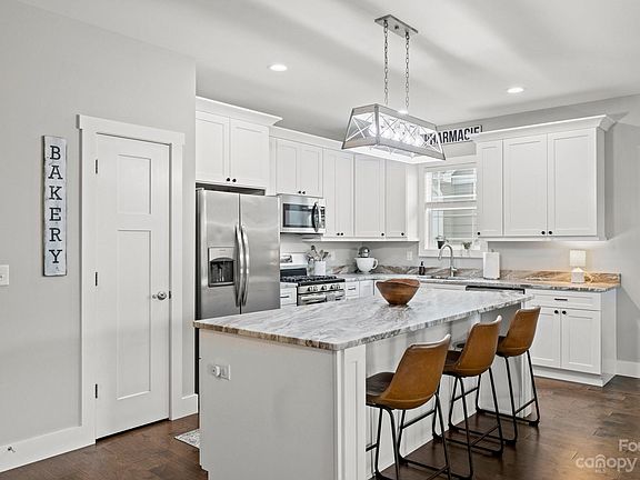 3rd image of 238 Leyland Cir