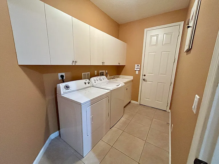 9249 Pineville Dr — Photo 36