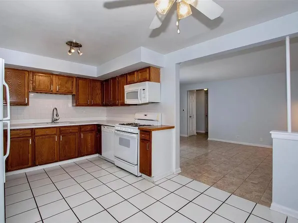 5516 W Higgins Ave, Chicago, IL 60630