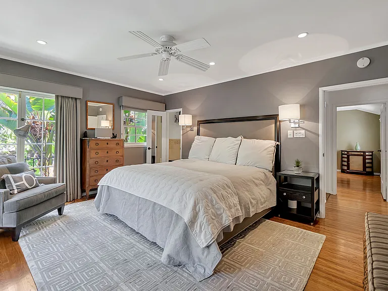 1415 N Genesee Ave — Photo 12