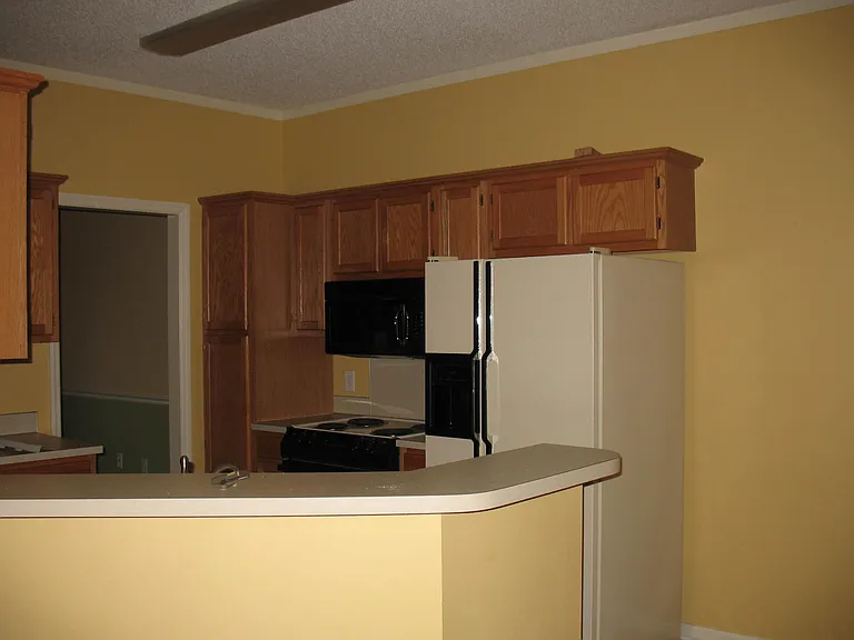 657 Leisure Ln — Photo 3