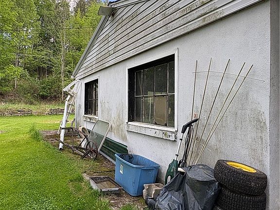 2nd image of 1524 Thurber Rd
