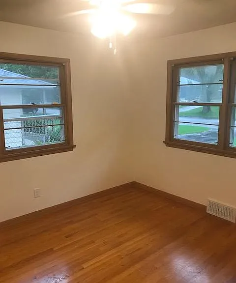 724 Pleasant St — Photo 11