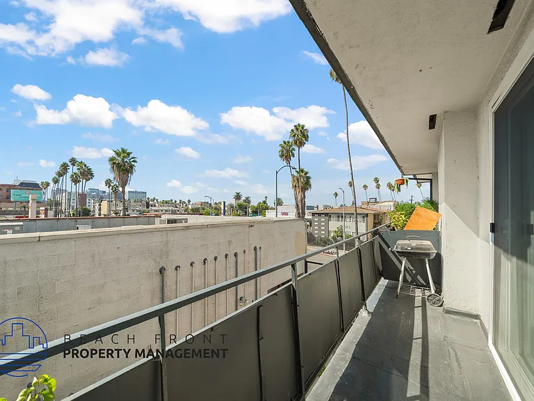 254 S Normandie Ave — Photo 15