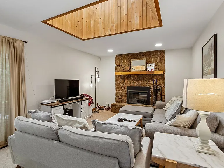 2502 S Yarrow St — Photo 6