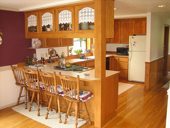 Kitchen  w/bar