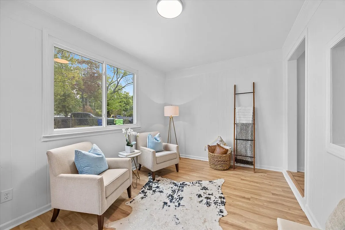 3 bed, 1197 sqft, $1,950 — Photo 2