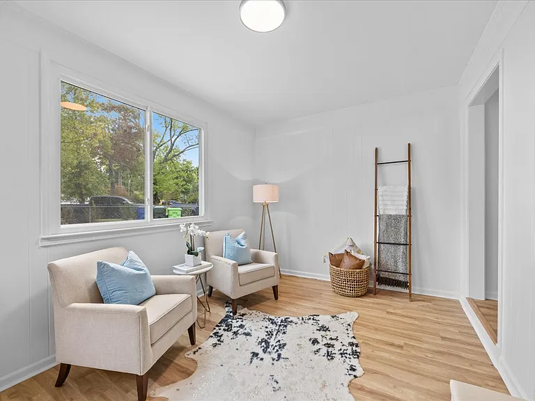 3437 Apache Dr — Photo 2