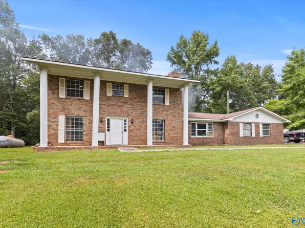 15 Red Top Dr, Guntersville, AL 35976
