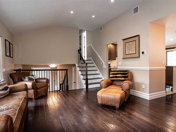 2nd image of 54 Cambridge Ct
