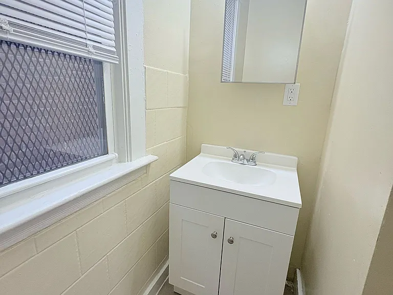534 Whalley Ave #1RR — Photo 9