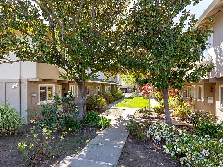 263 N Temple Dr — Photo 20