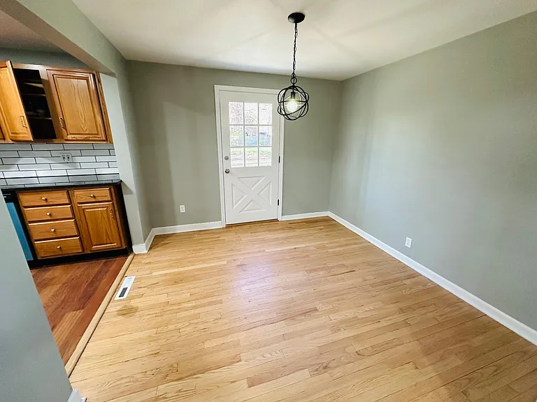 2506 W 79th St — Photo 5