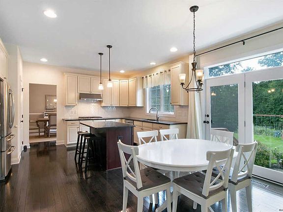 3rd image of 58 Stone Crest Dr