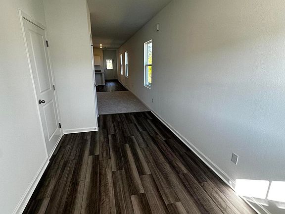 2nd image of 21 ORIOLE Road