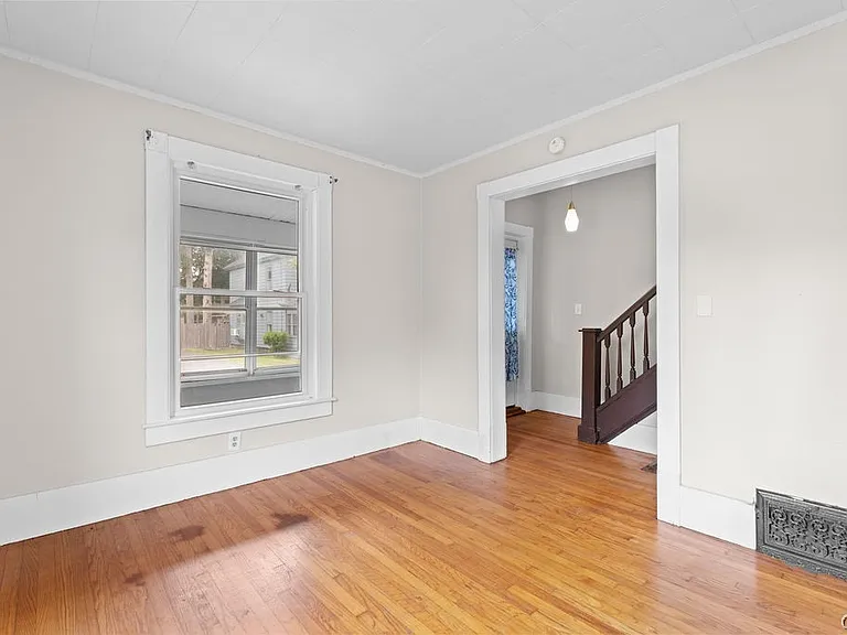 109 Center St — Photo 3