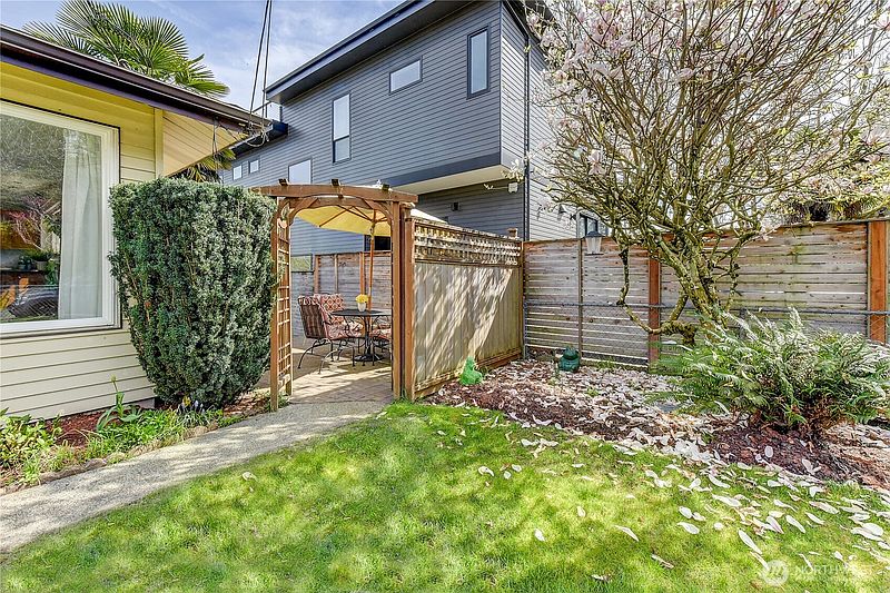 3rd image of 610 27th Avenue E