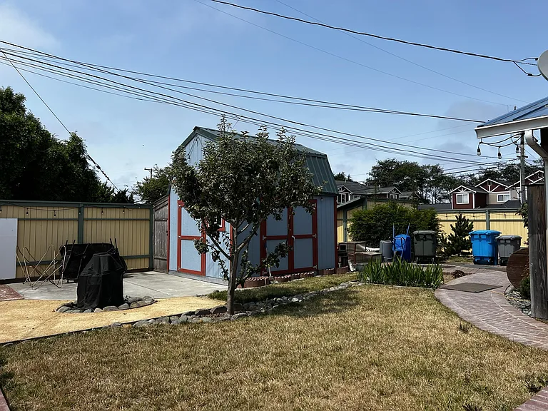 1109 Thomas St — Photo 8