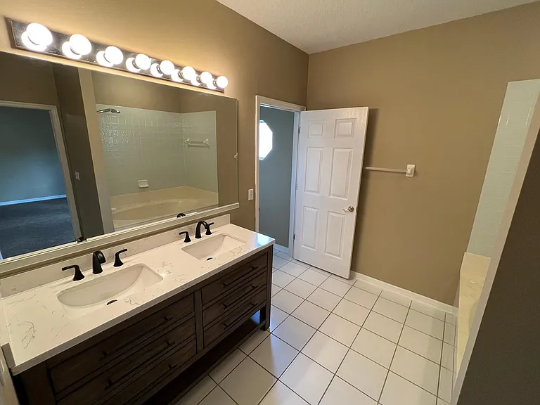 Master Bath with Jetted Tub & Shower