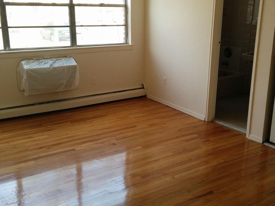2nd image of 7 Charles St APT 3B