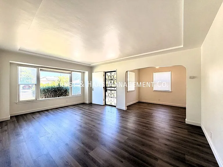 12911 Whitewood Ave — Photo 4