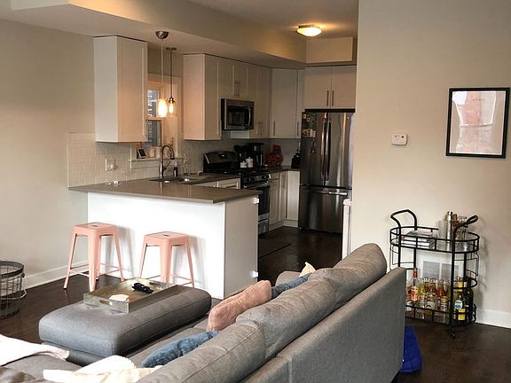3rd image of 1528 W Superior St #2F