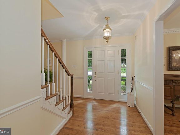 2nd image of 1701 Mason Hill Dr