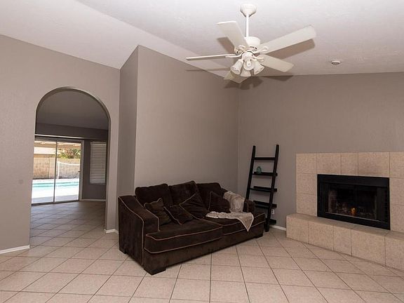 4th image of 1033 E Ivyglen St