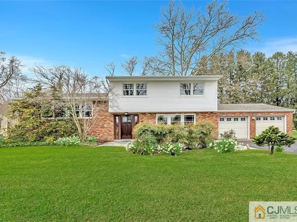 13 Griggs Rd, Cranbury, NJ 08512