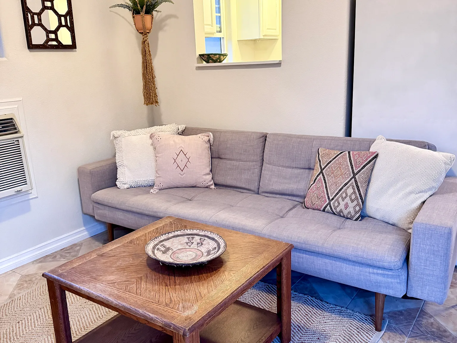 Studio, 450 sqft, $2,500 — Photo 1