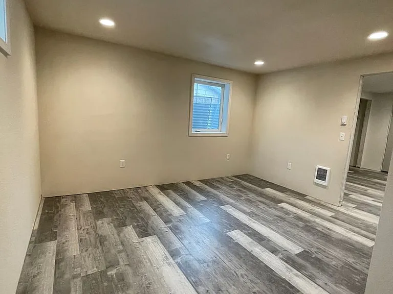 1190 N Mountain View Rd — Photo 12