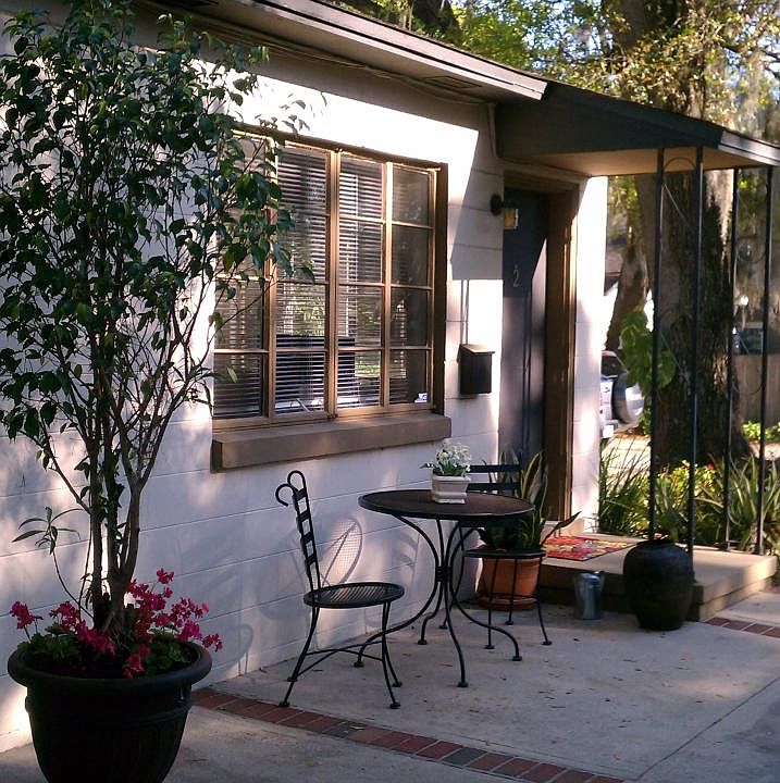 SIDE PATIO