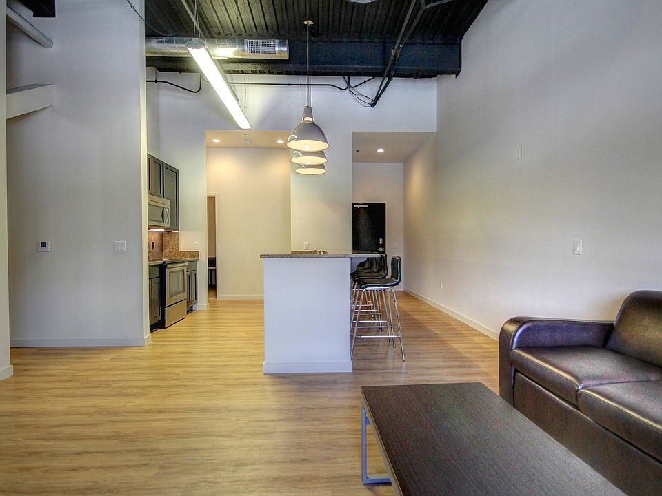 Living Room/Kitchen