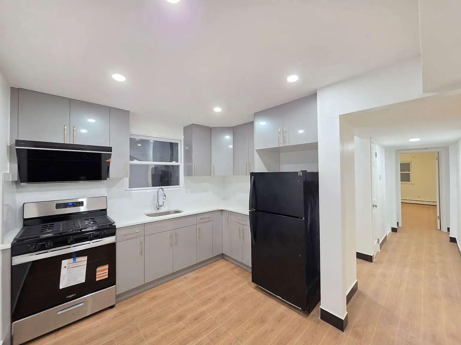 2 bed, 800 sqft, $2,500 — Photo 1