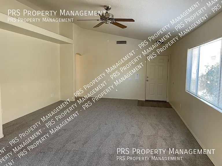 16031 S 40th Way — Photo 2