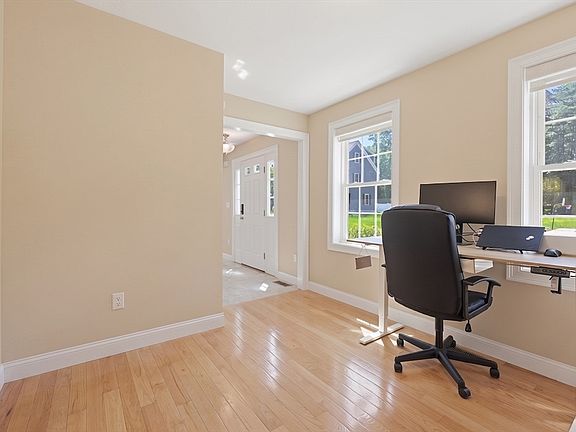 5th image of 5 Courtney Ln