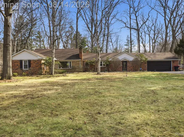 23640 Oak Glen Dr, Southfield, MI 48033