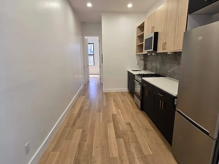 50 Grace St #2L — Photo 3