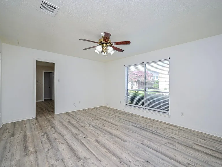 7735 Quail Meadow Dr — Photo 32