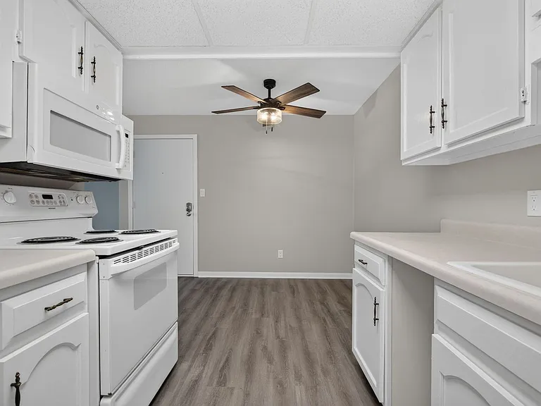 Kellogg Place Apartments — Photo 34