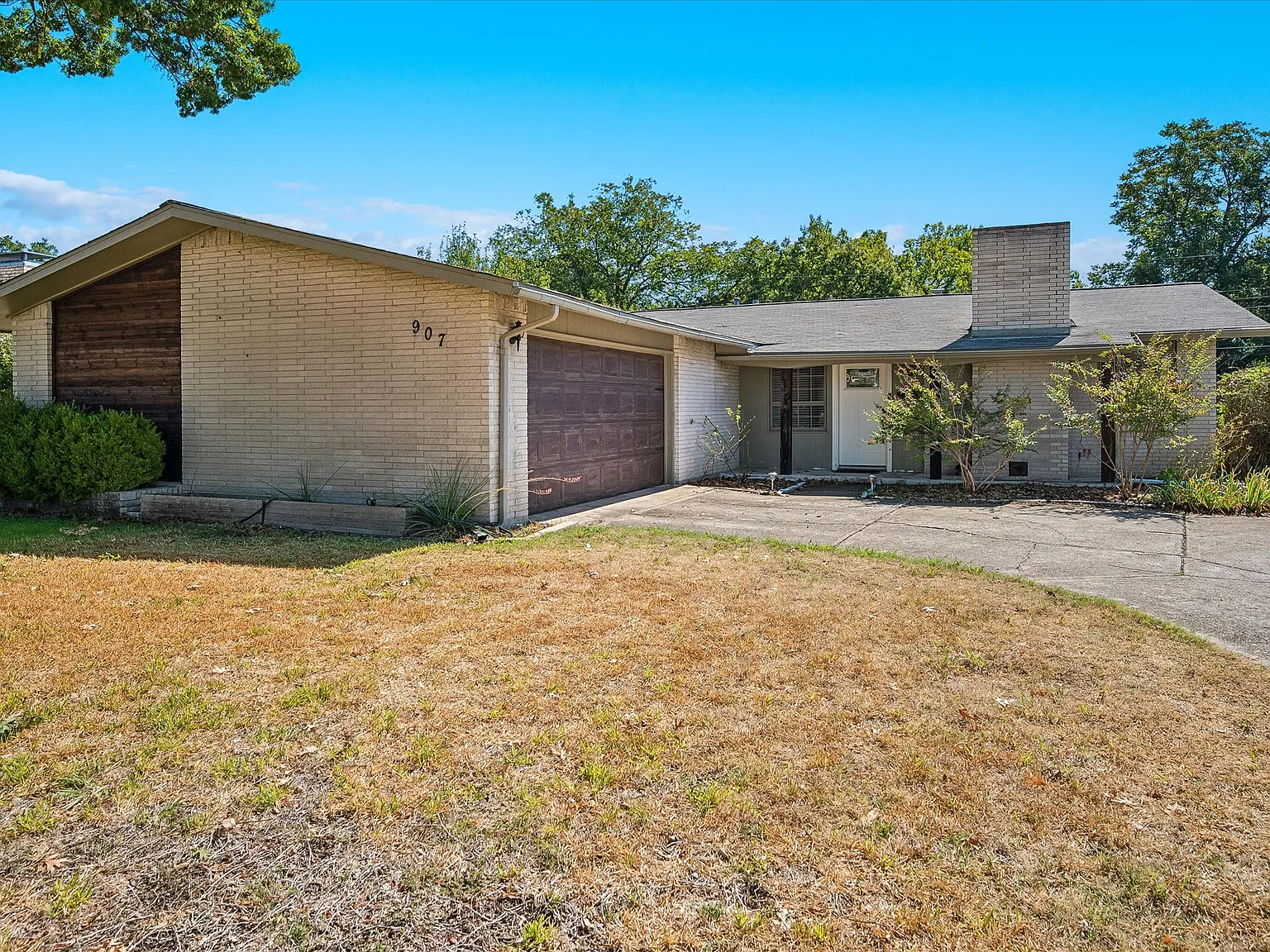 4 bed, 1966 sqft, $3,150 — Photo 1