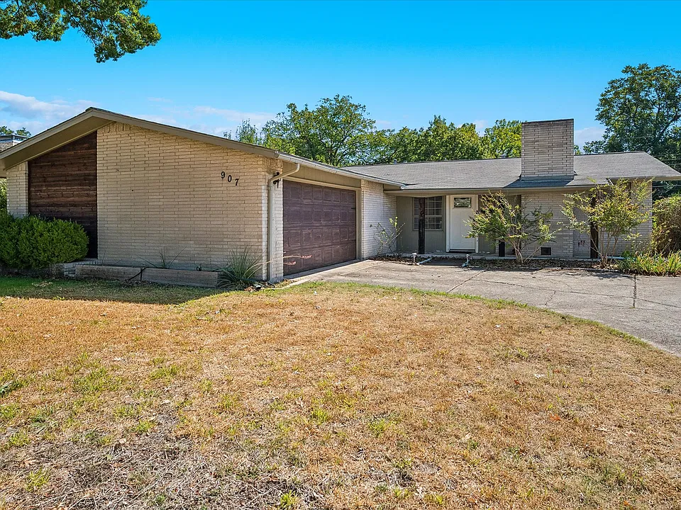 907 Melrose Dr