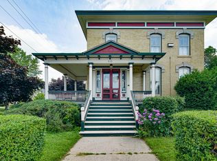 635 N 8th St, Manitowoc, WI 54220