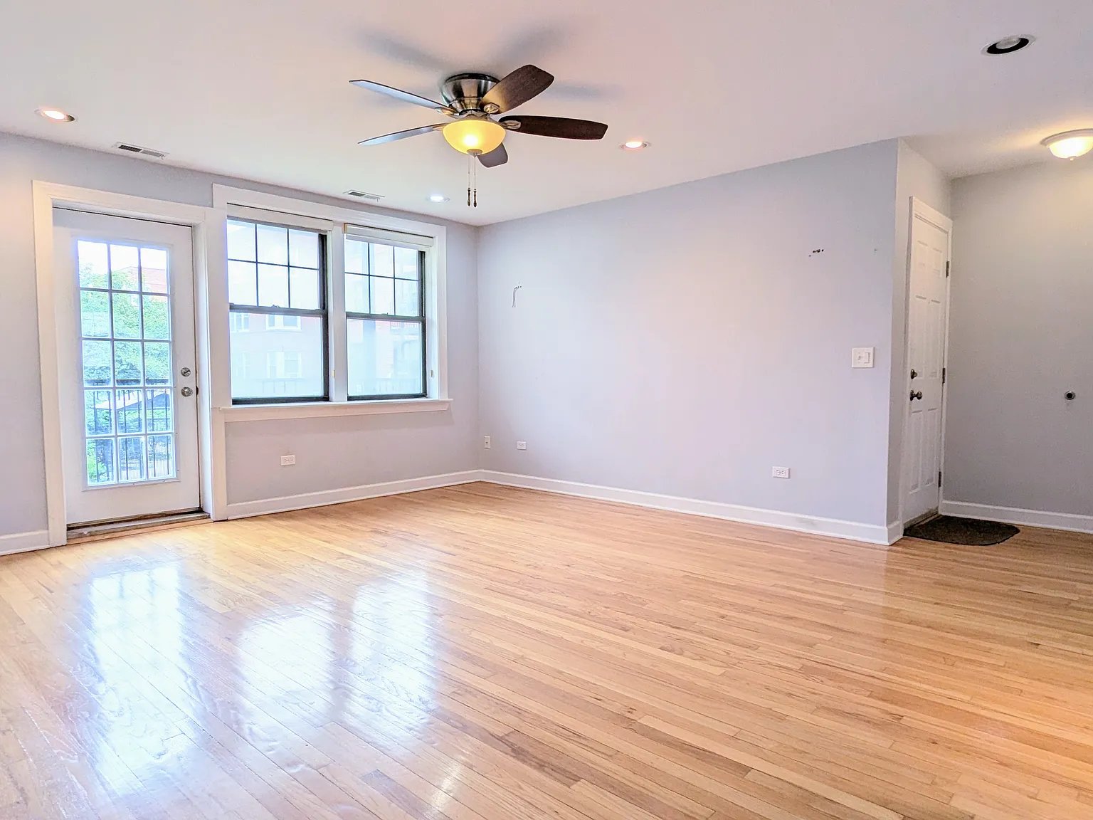 2 bed, 850 sqft, $2,250 — Photo 2
