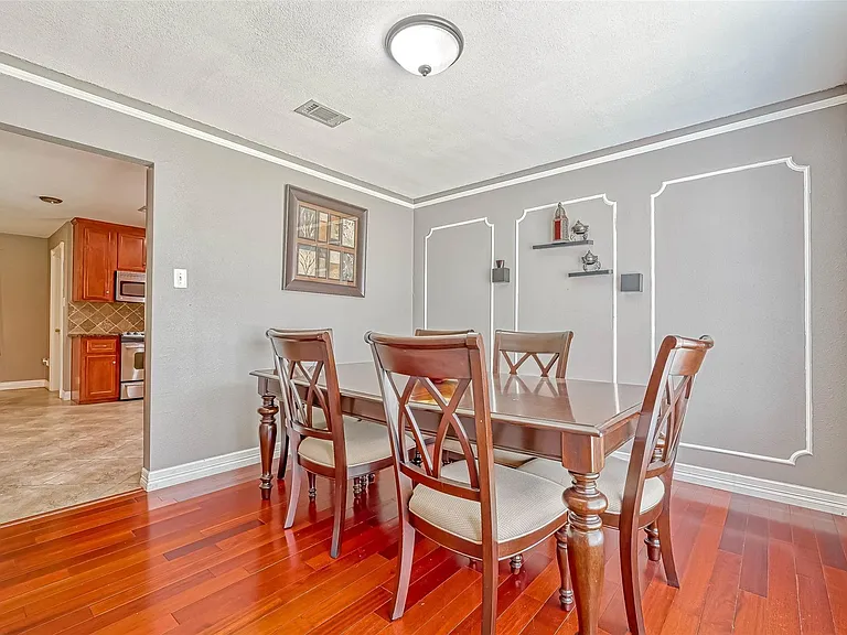 711 Lodgehill Ln — Photo 9