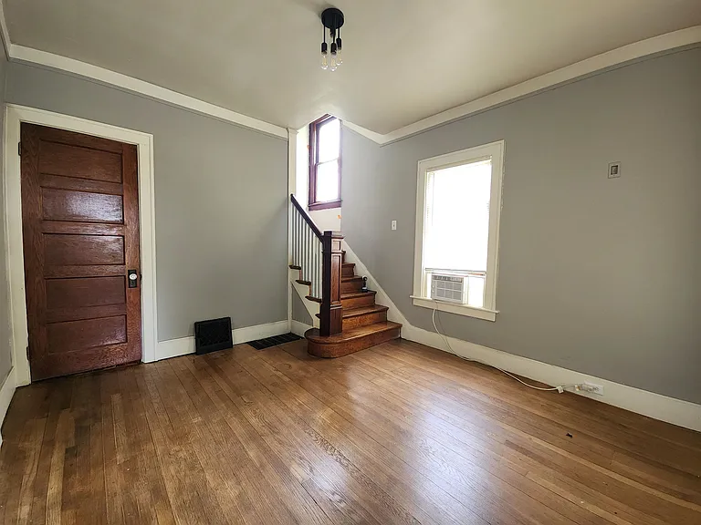 805 N Linn St — Photo 3