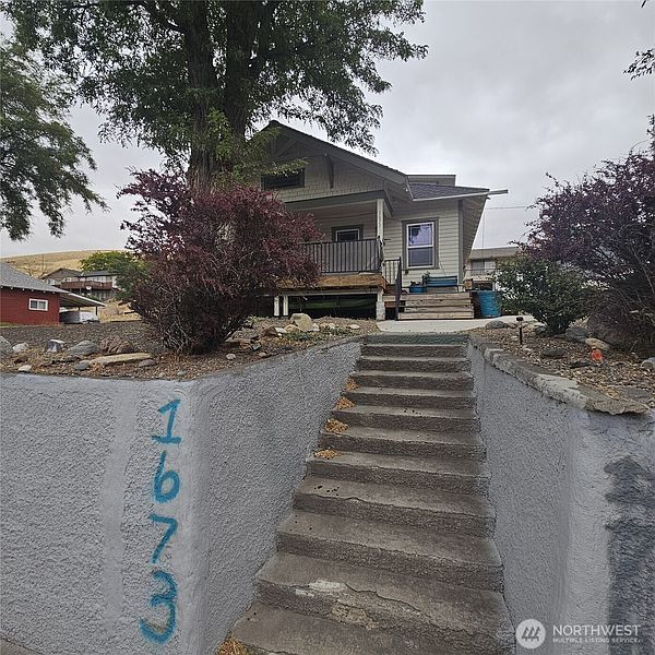 2nd image of 1673 Main Street