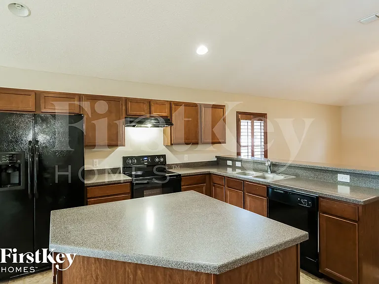 5668 Village Pond Cir — Photo 6
