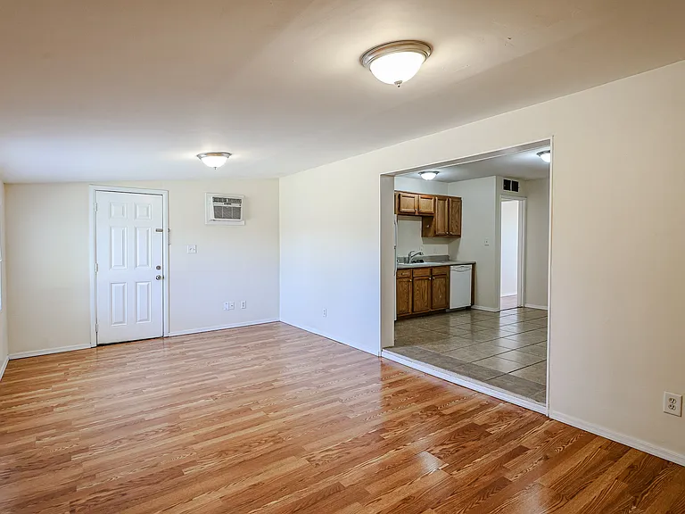 2414 W Butler Dr — Photo 11